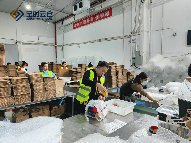 寶時云倉恒溫倉-巧克力打包發(fā)貨現(xiàn)場